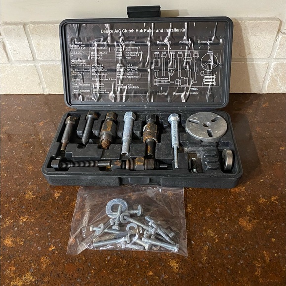 MATCO TOOL Deluxe Black and Silver A/C Clutch Hub Puller and Installer Kit